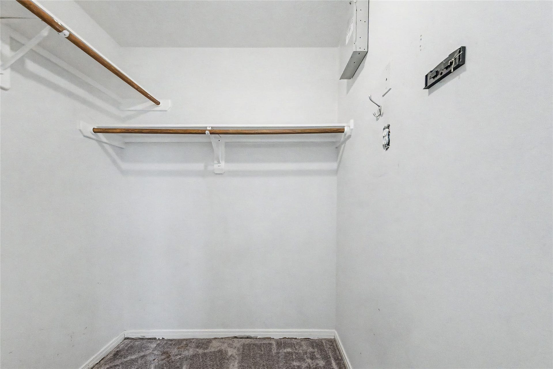 3615 Turtle Cove Drive, Pasadena, TX 77505 PRIMARY WALK-IN CLOSET