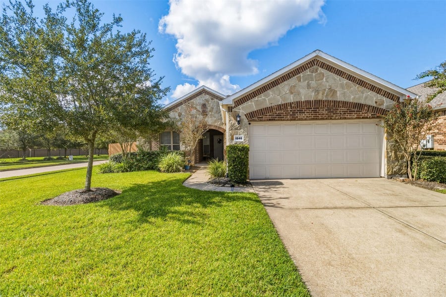 Property photo for 1546 Tuscan Village Drive, League City, TX