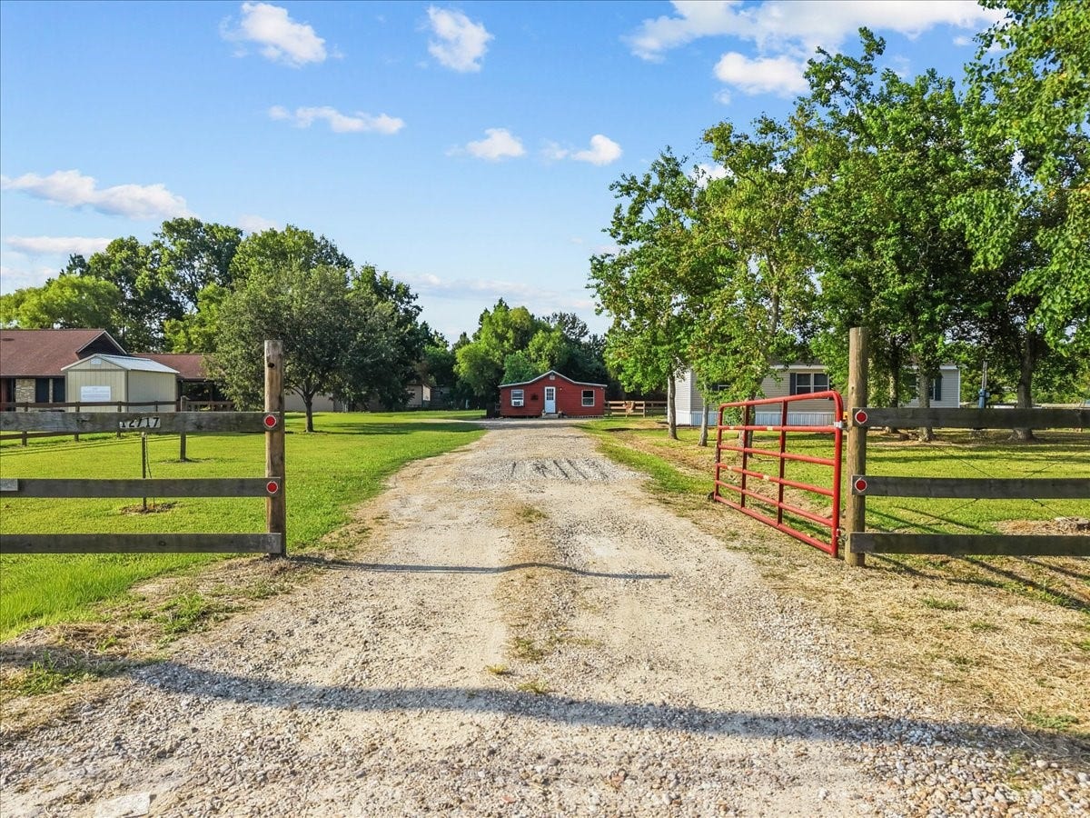 12717 33rd Street, Santa Fe, TX 77510 12717 33rd Street, Santa Fe, TX 77510