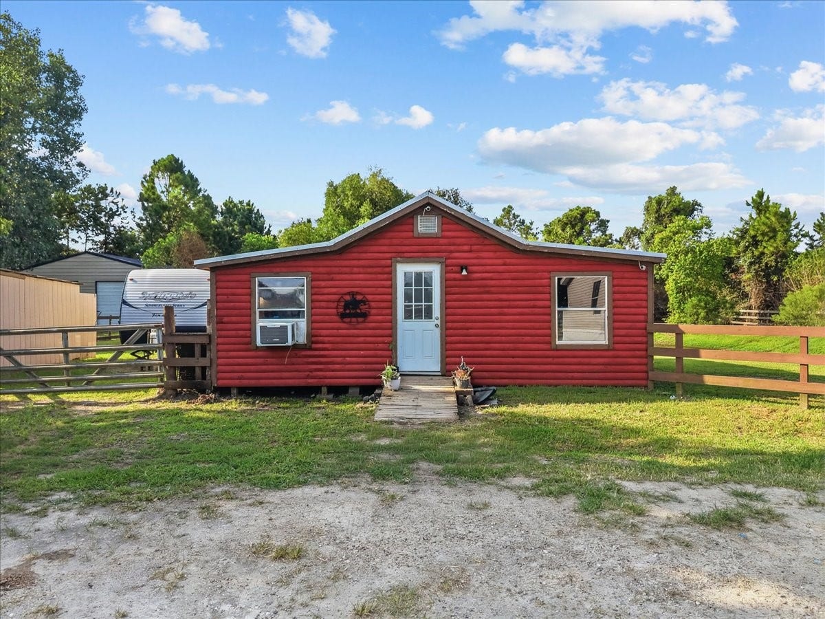 12717 33rd Street, Santa Fe, TX 77510 This is the workshop/ man cave