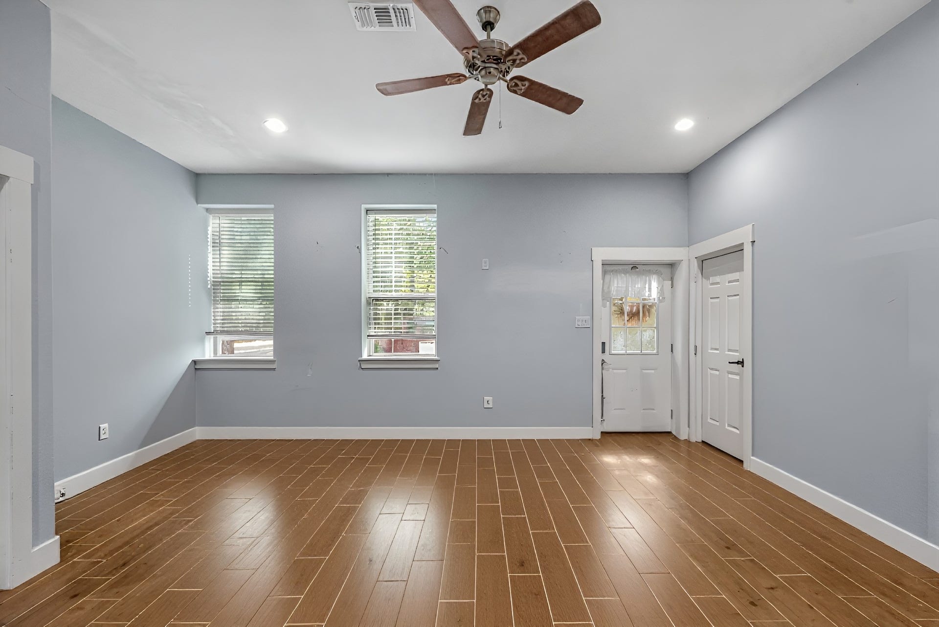 104 Apache Bend, Conroe, TX 77316 104 Apache Bend, Conroe, TX 77316