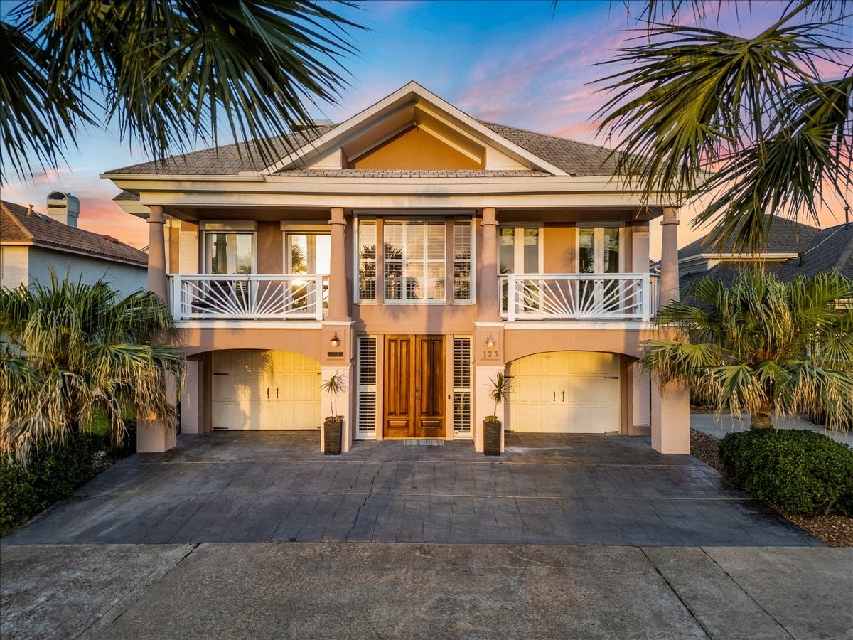 123 Port Street, San Leon, TX 77539 SITUATED IN MARINER'S COVE ON A QUIET CANAL WITH DIRECT ACCESS TO GALVESTON BAY, 123 PORT STREET WAS CUSTOM BUILT WITH BEAUTIFUL TOUCHES THROUGHOUT. THE PROPERTY ALSO ADJOINS AN EASEMENT WHICH PROVIDES MORE PRIVACY THAN OTHER PROPERTIES IN THE COMMUNITY.