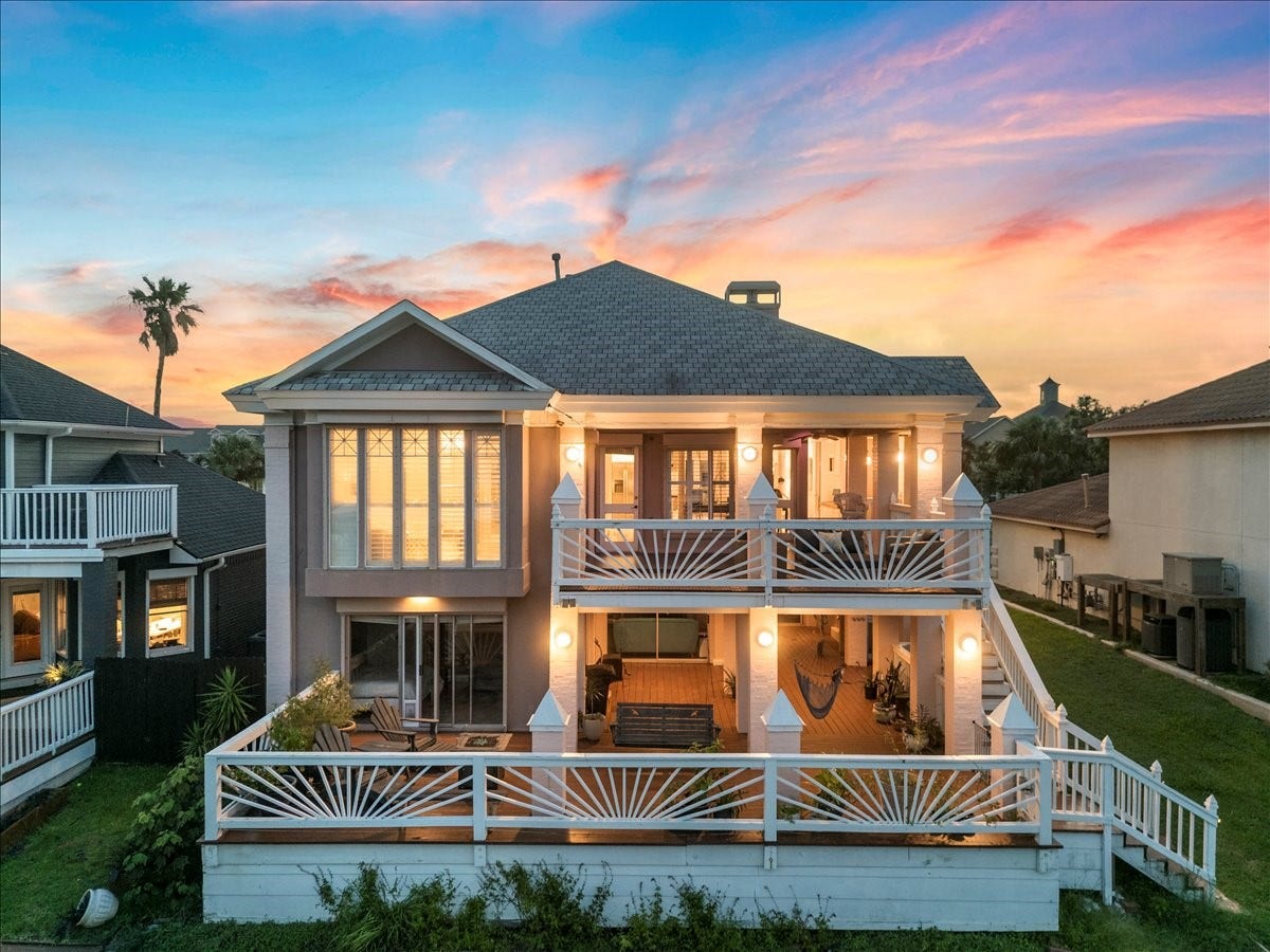 123 Port Street, San Leon, TX 77539 VIEW OF OVER 1,500 SQ FT OF OUTDOOR WATERFRONT ENTERTAINING SPACES.