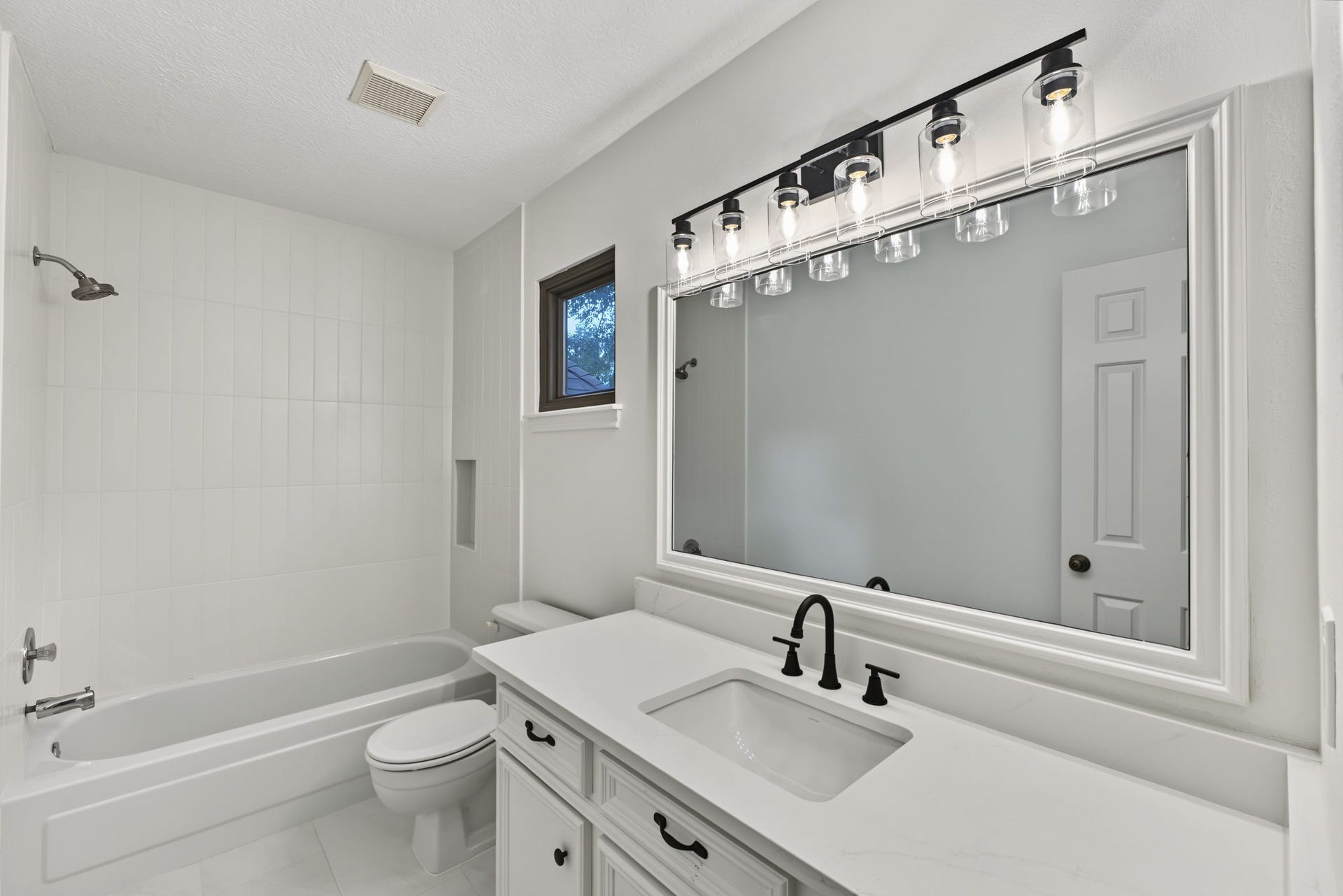 66 S Placid Hill Circle, The Woodlands, TX 77381 66 S Placid Hill Circle, The Woodlands, TX 77381