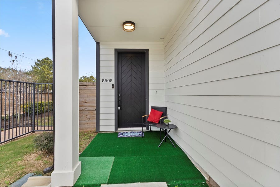 Property photo for 5505 Oakmont Villas Drive, Houston, TX
