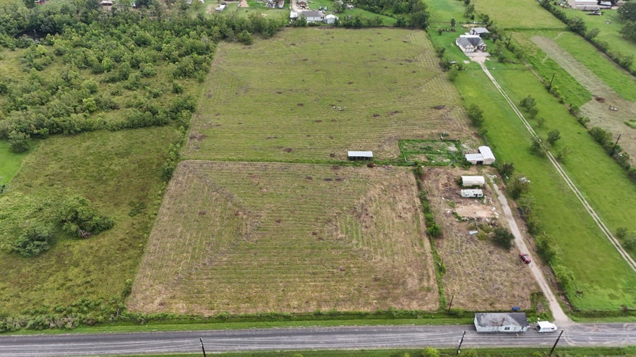 Property photo for 1602 County Road 62, Rosharon, TX