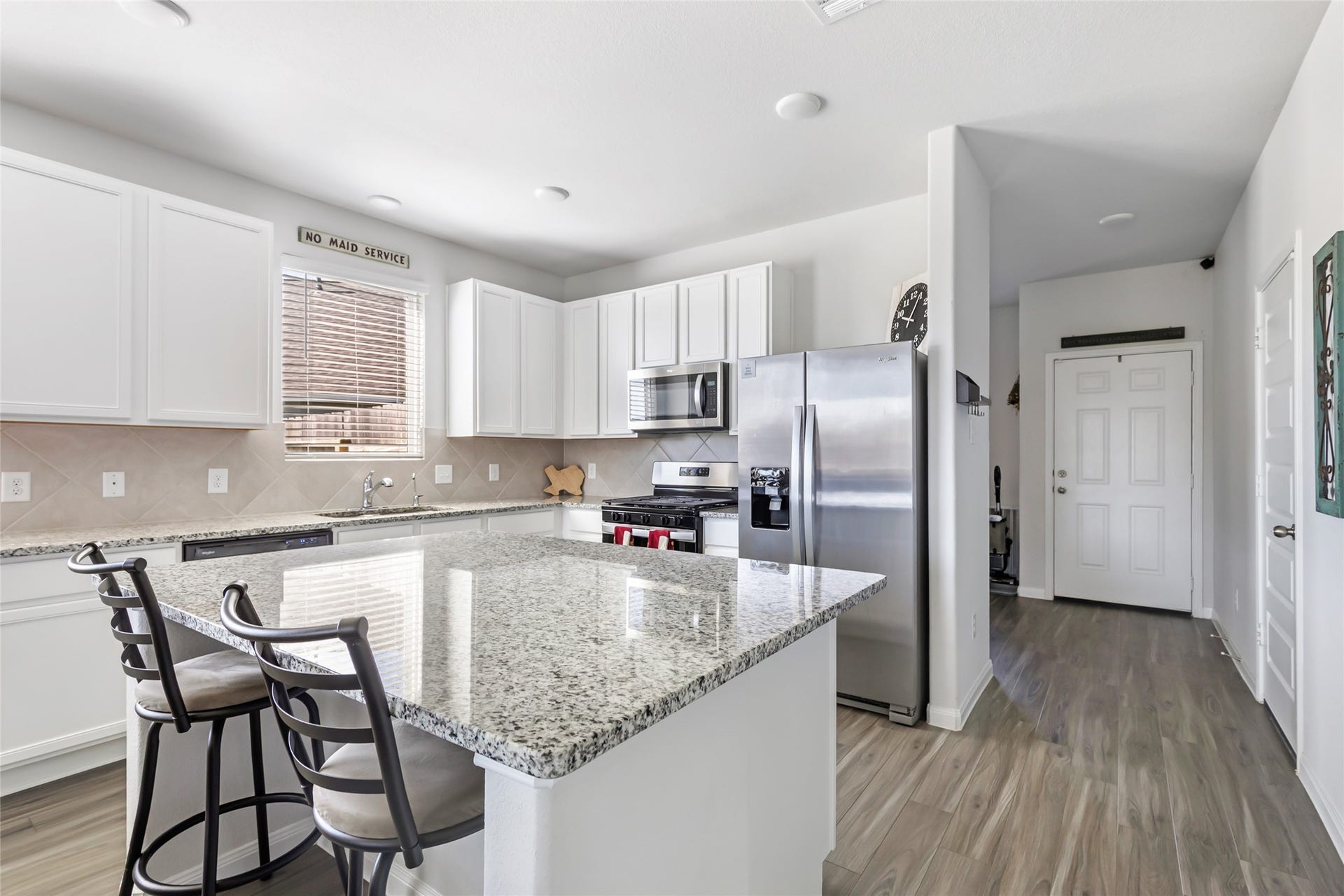 Spacious island with a stylish breakfast bar, perfect for casual dining and entertaining.
