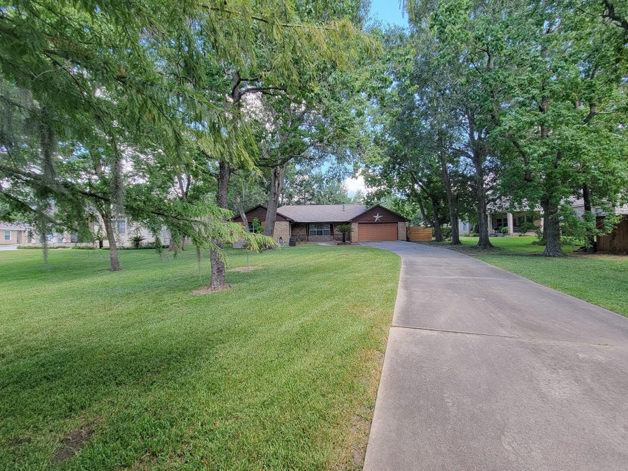 Property photo for 10282 Valley Drive S, Willis, TX