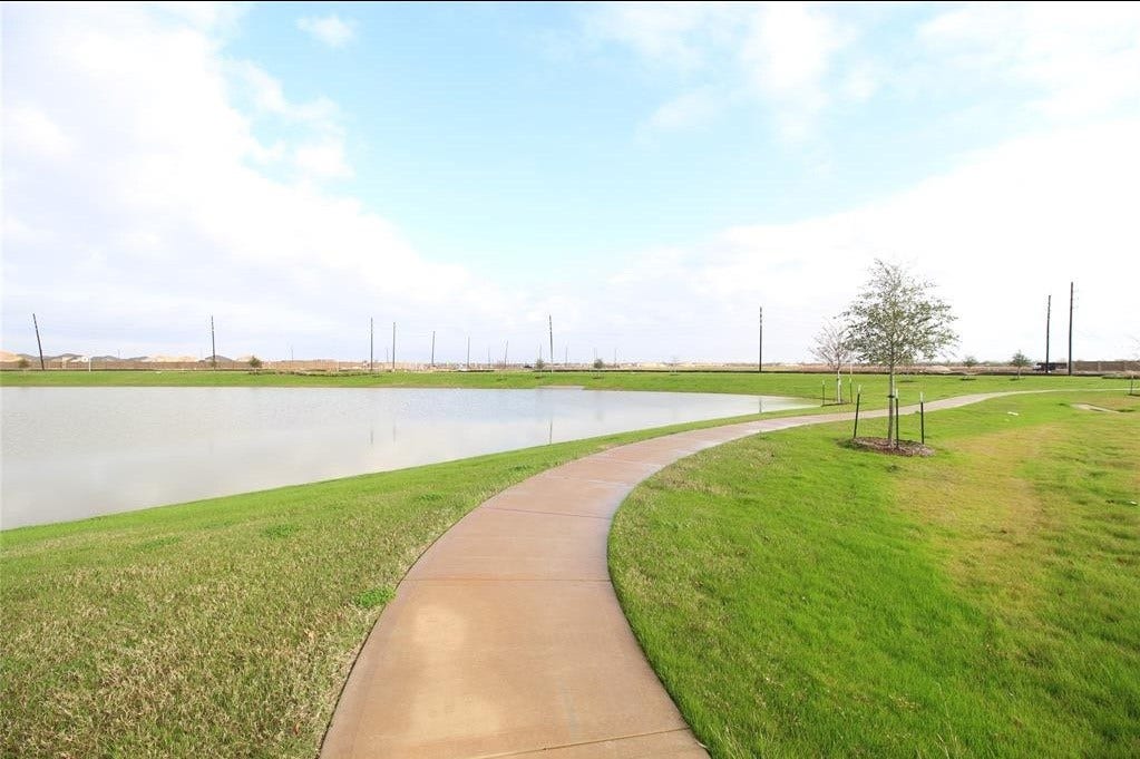 8611 Oakdale Bluff Court, Richmond, TX 77407