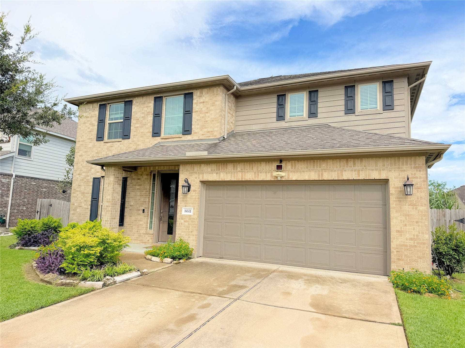 8611 Oakdale Bluff Court, Richmond, TX 77407