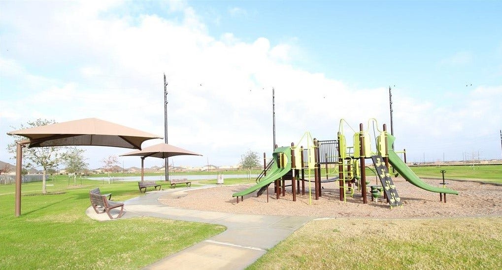 8611 Oakdale Bluff Court, Richmond, TX 77407