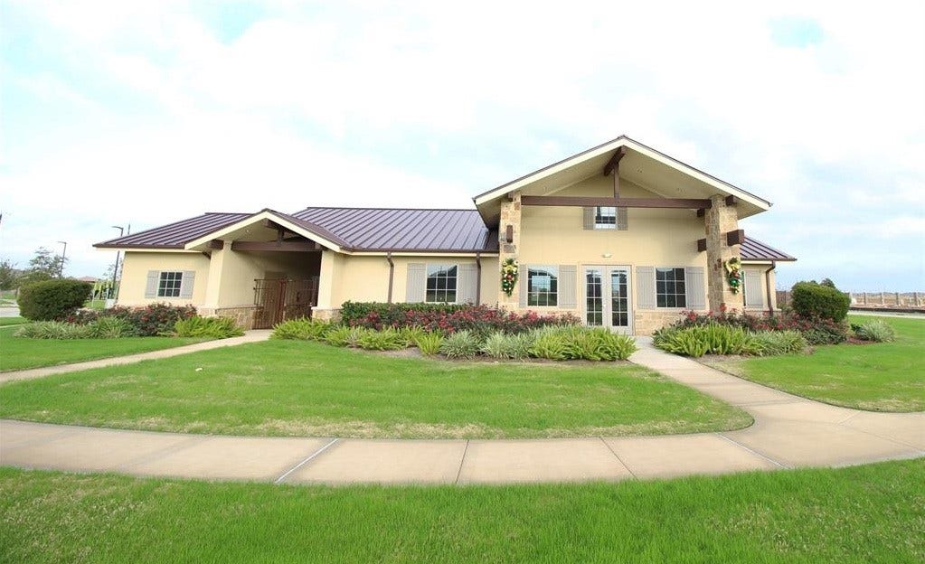 8611 Oakdale Bluff Court, Richmond, TX 77407