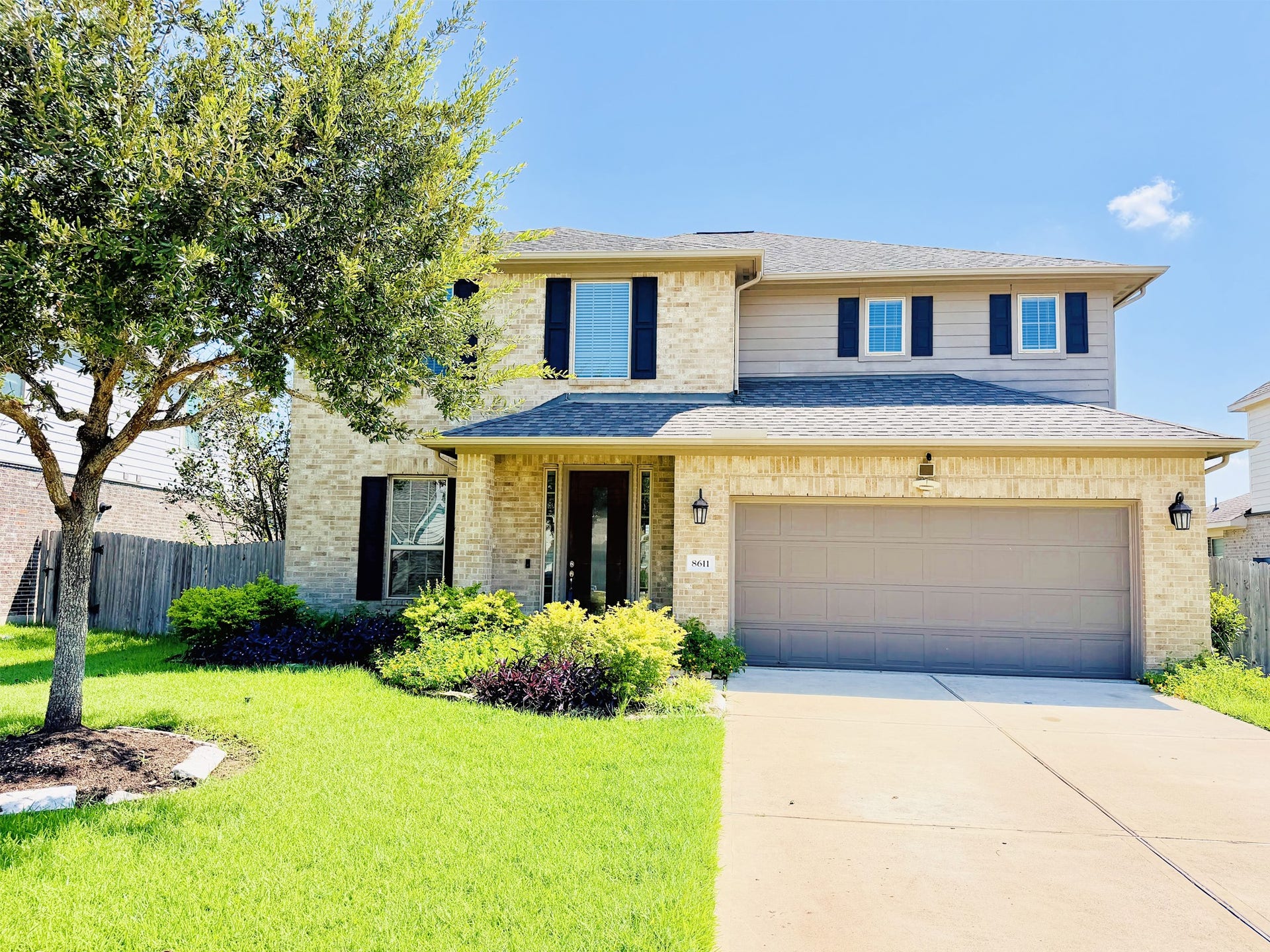 8611 Oakdale Bluff Court, Richmond, TX 77407