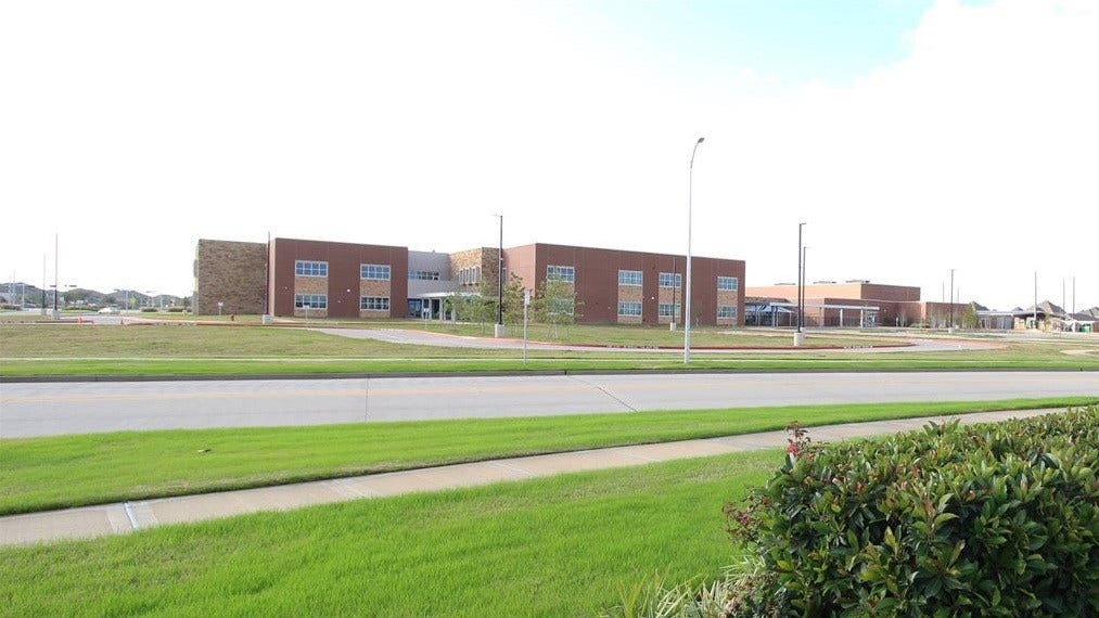 8611 Oakdale Bluff Court, Richmond, TX 77407
