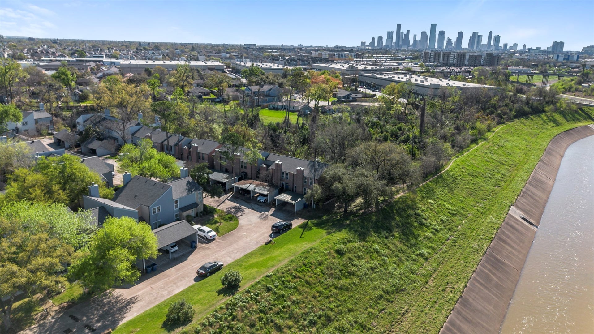 Just steps from the white oak bayou trail - you're a 5 minute walk to M-K-T!