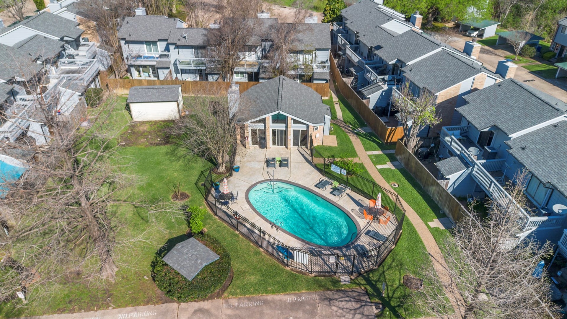 Second community pool, accessible year-round