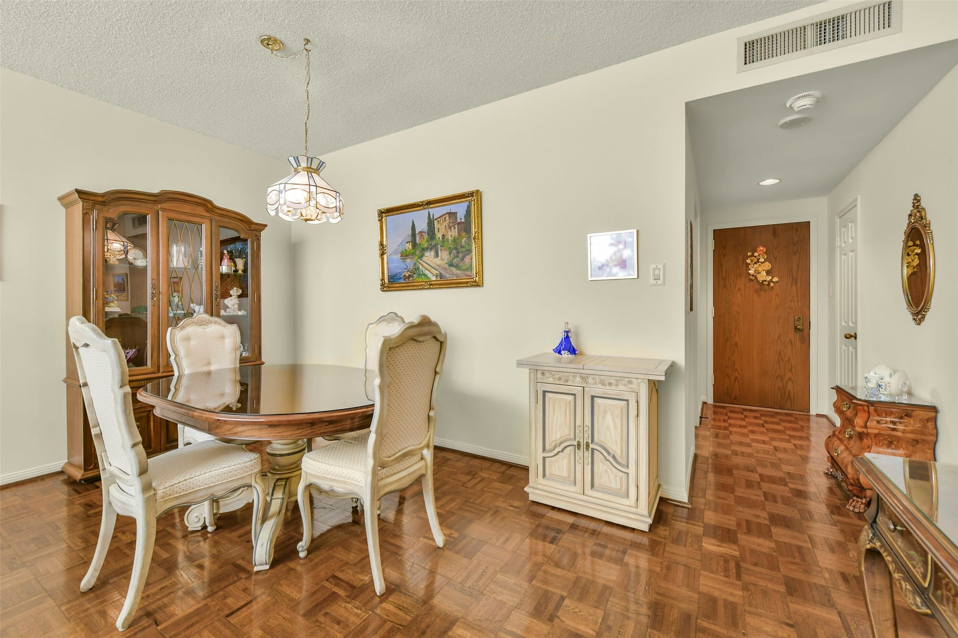 15 Greenway Plaza, #3B, Houston, TX 77046 The spacious floorplan has plenty of room for the lovely dining area.