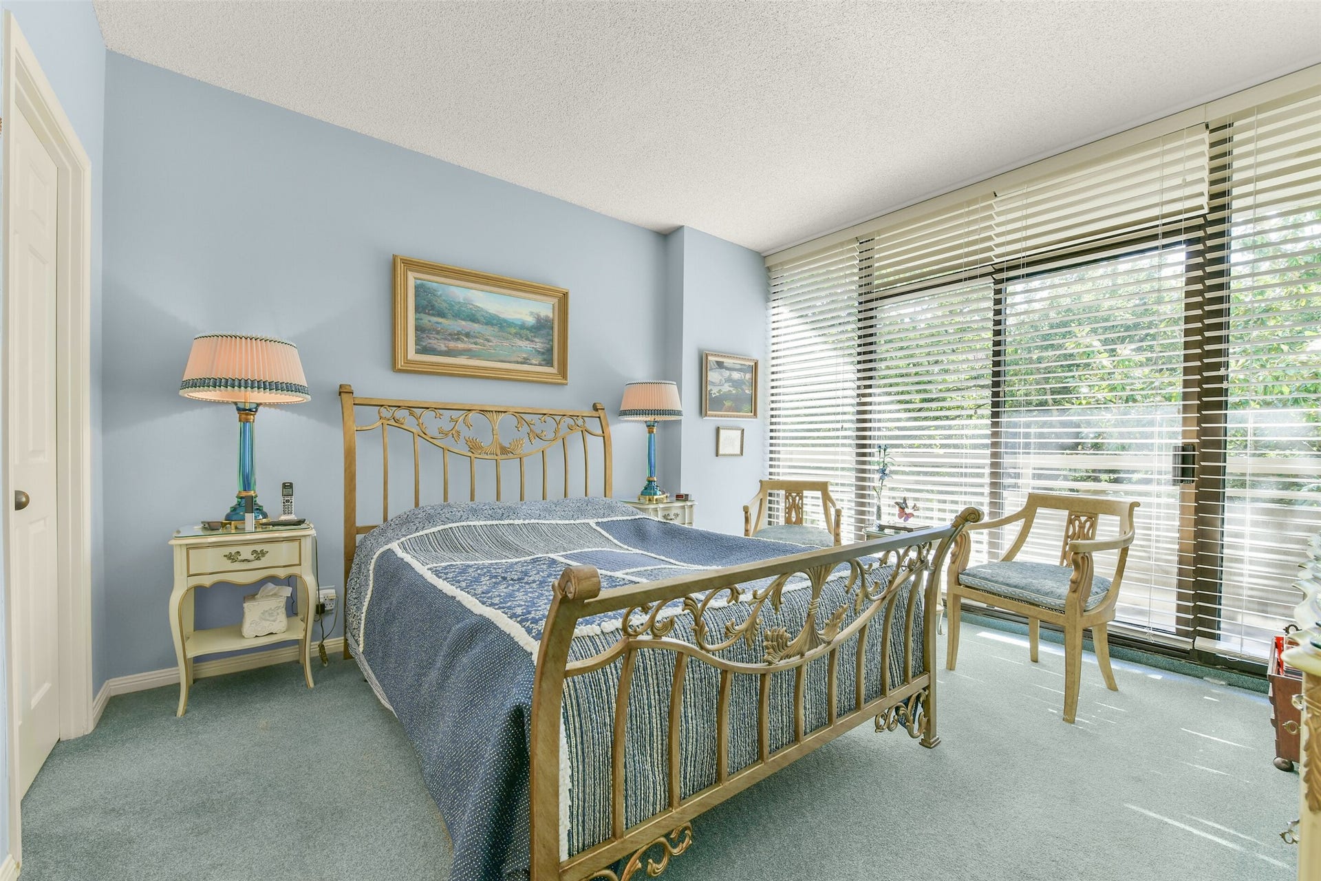 15 Greenway Plaza, #3B, Houston, TX 77046 The primary suite overlooks the private balcony and includes an ensuite bathroom and walk-in closet.