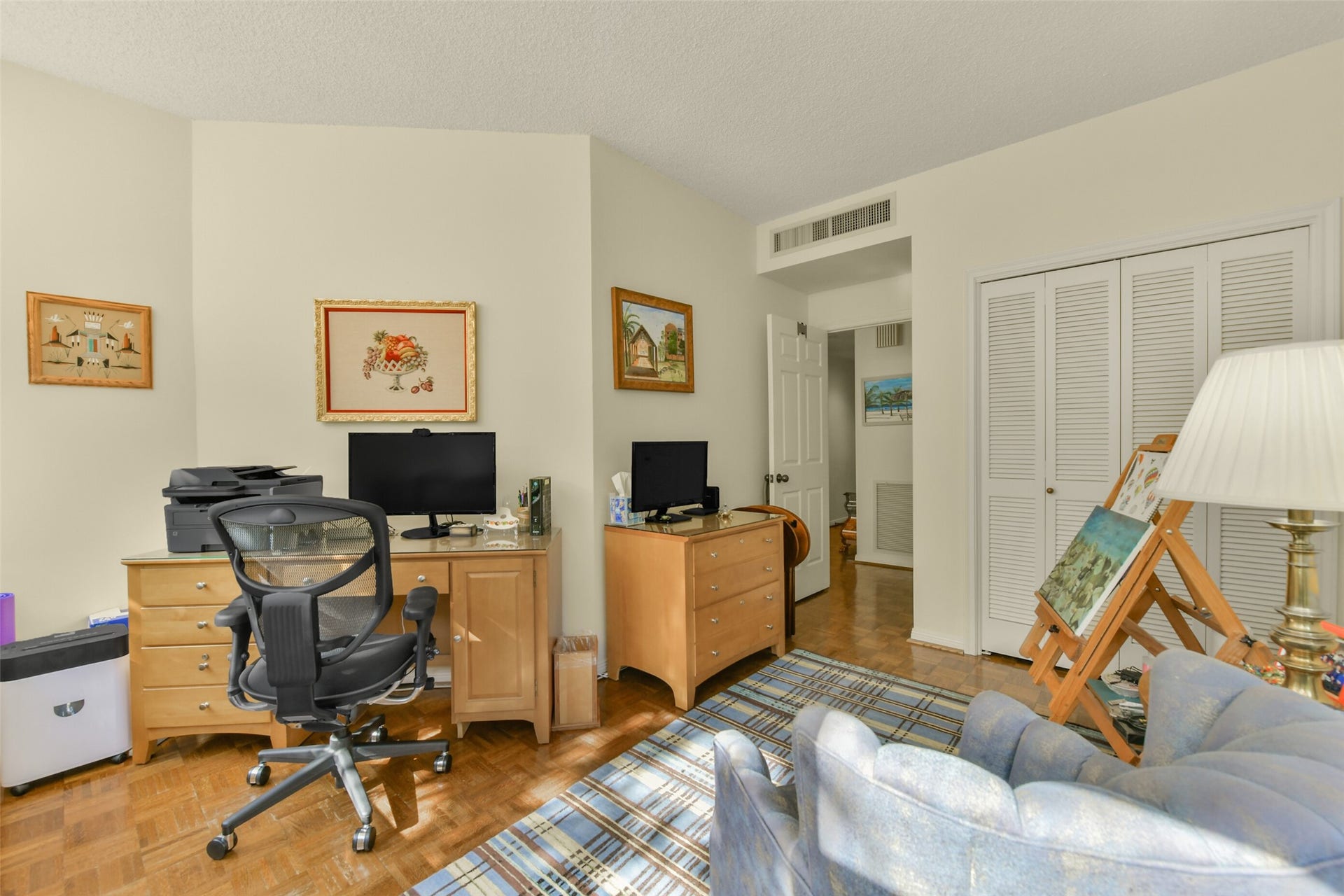 15 Greenway Plaza, #3B, Houston, TX 77046 The secondary bedroom is directly across from the guest bathroom.
