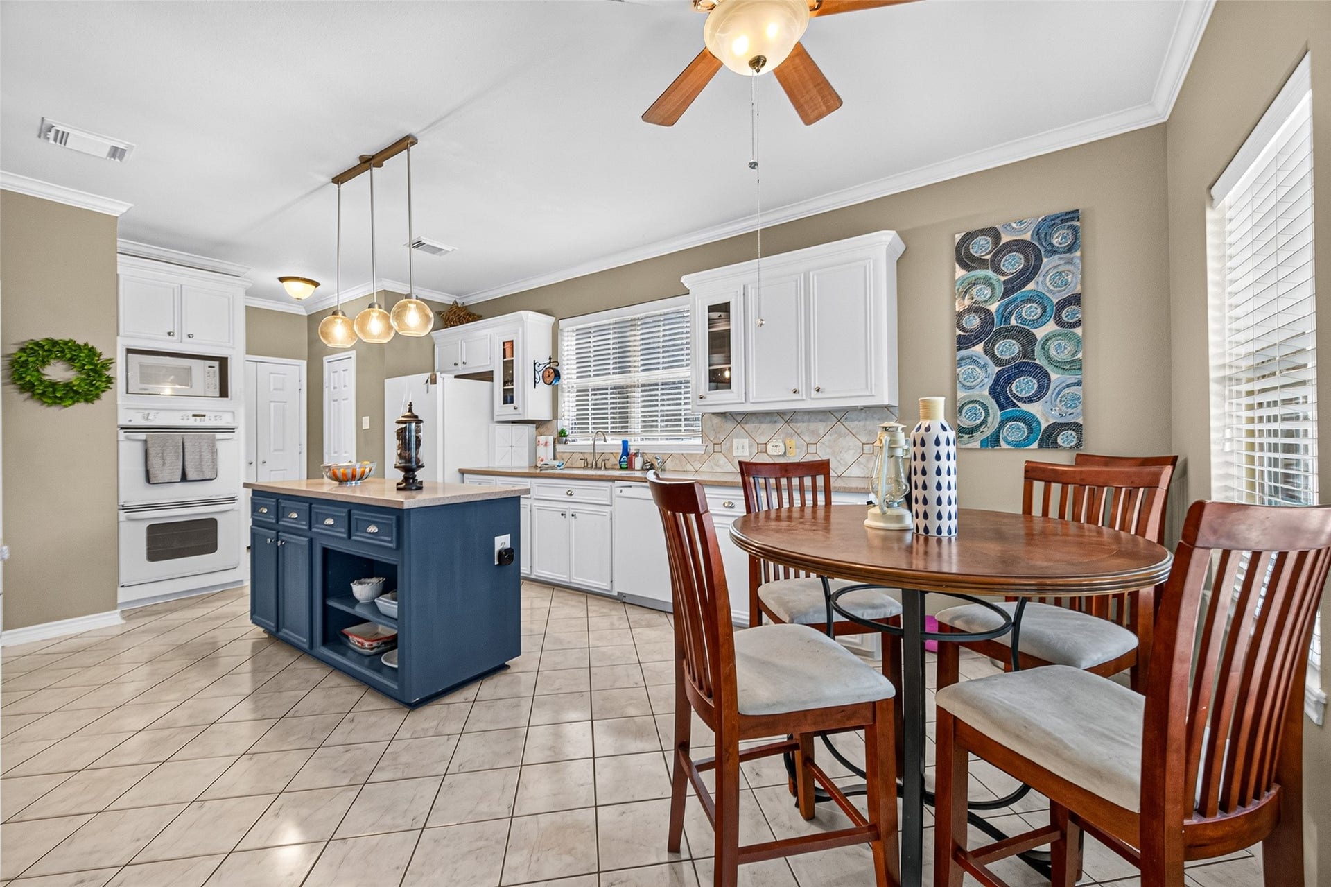 Dining area in spacious kitchen