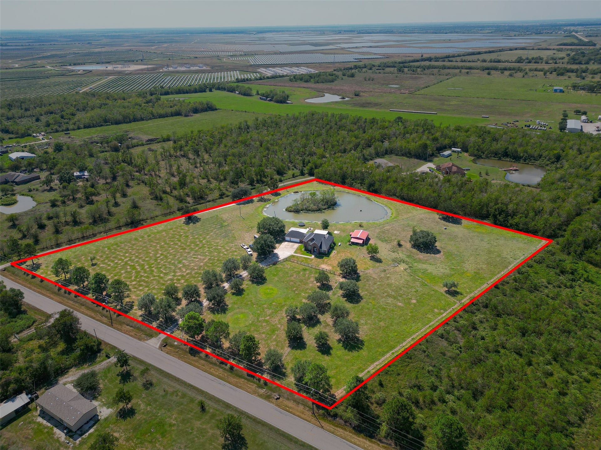 4220 County Road 203, Liverpool, TX 77577