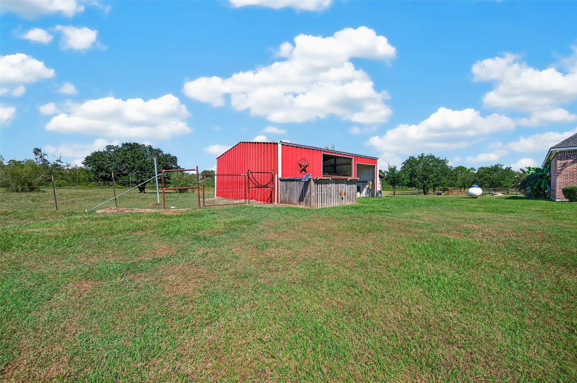 Four-stall barn is 24x36 feet