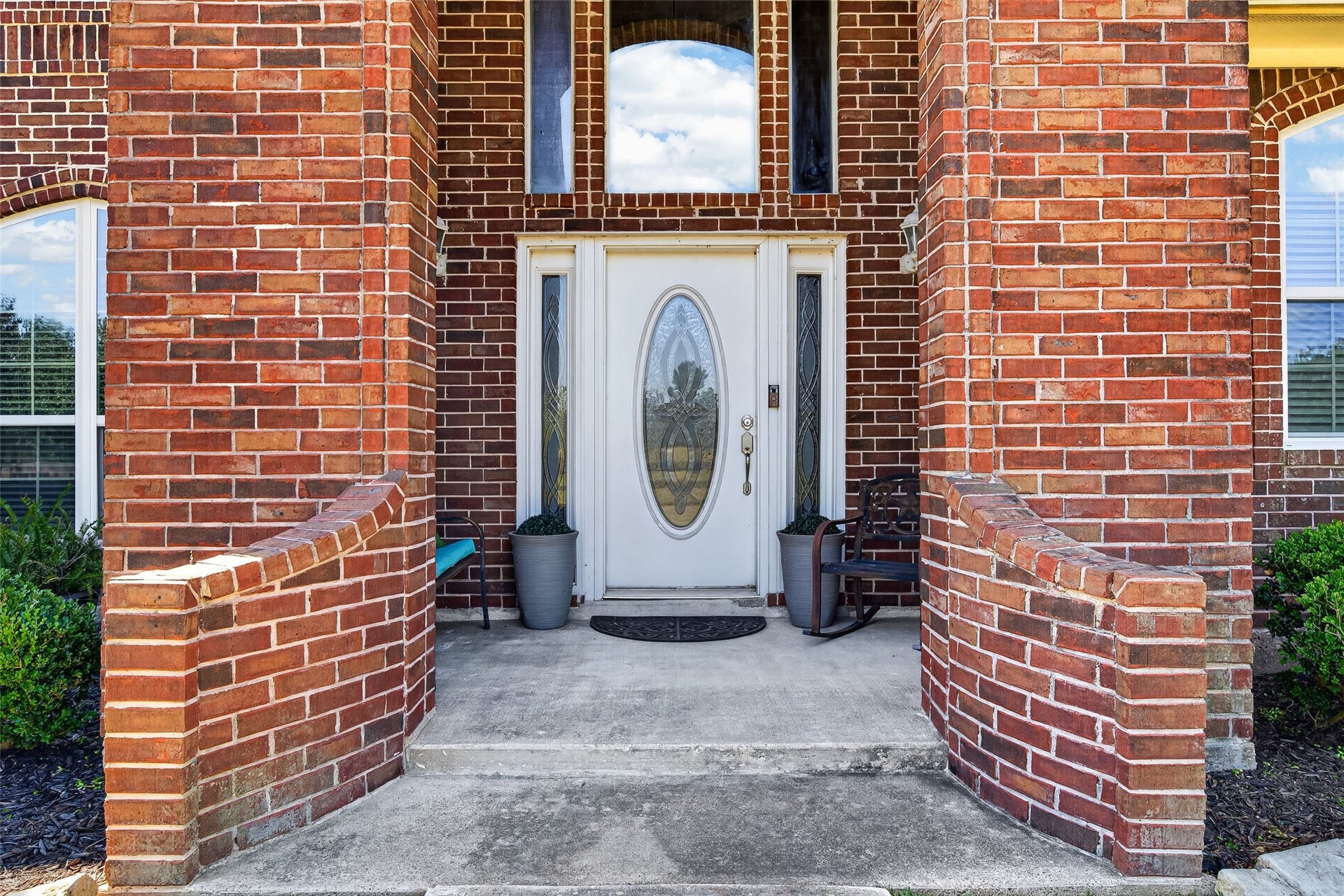 Inviting front entry