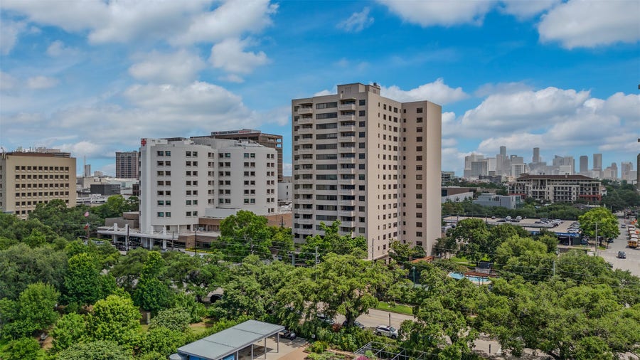 Property photo for 1400 Hermann Drive, #5A, Houston, TX
