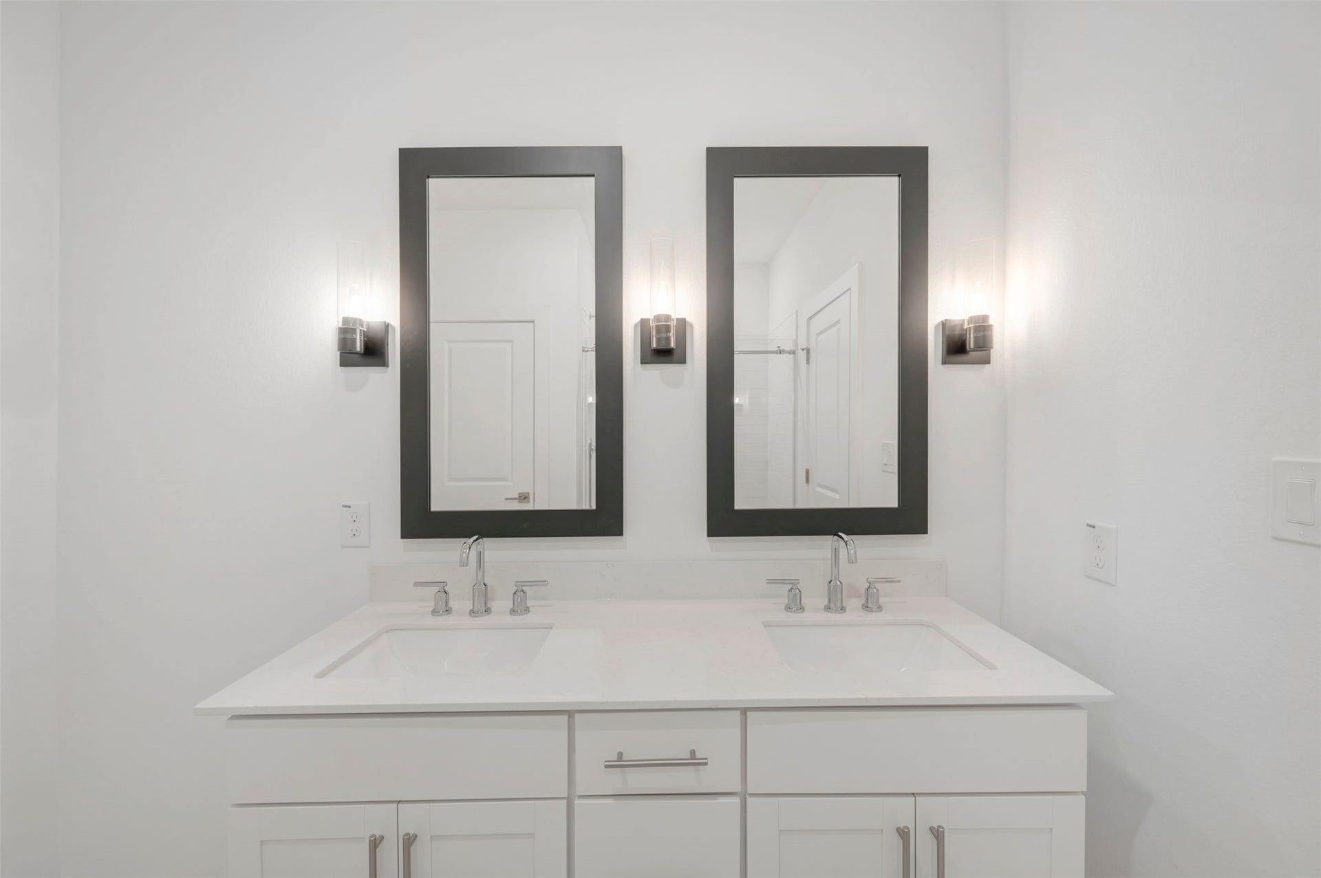 564 Day Station Drive, Dayton, TX 77535 Relaxing primary bath