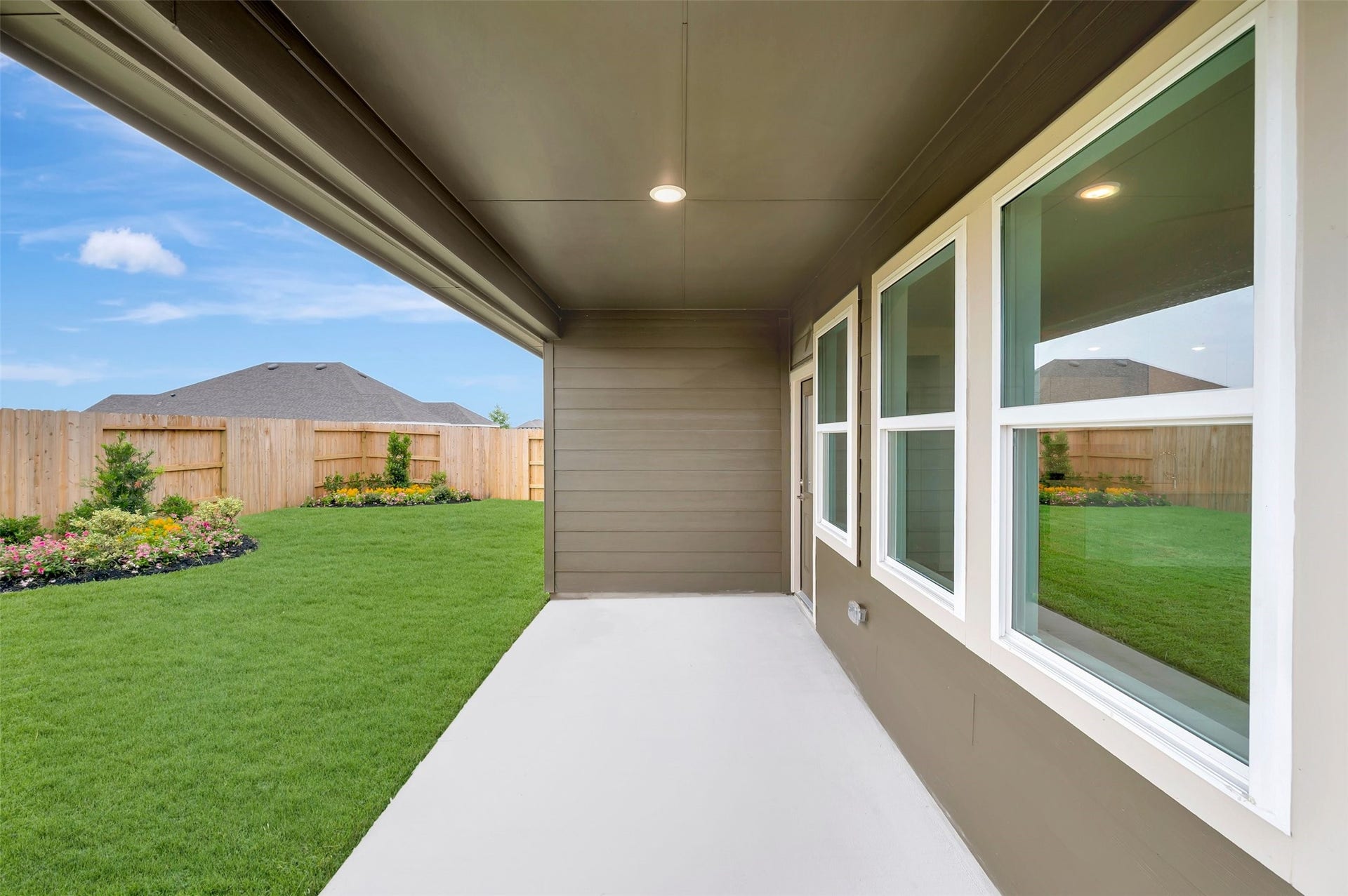 564 Day Station Drive, Dayton, TX 77535 Enjoy the outdoors on the covered patio