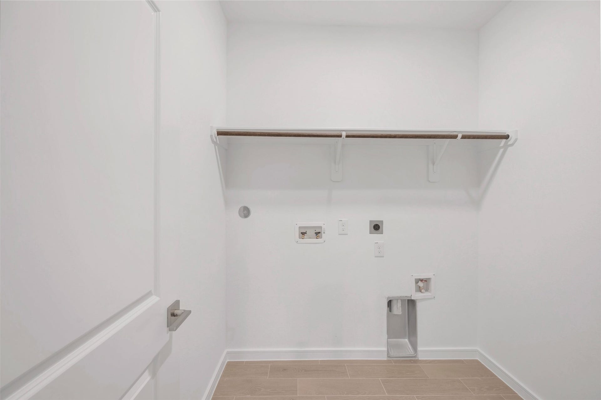 564 Day Station Drive, Dayton, TX 77535 Laundry room