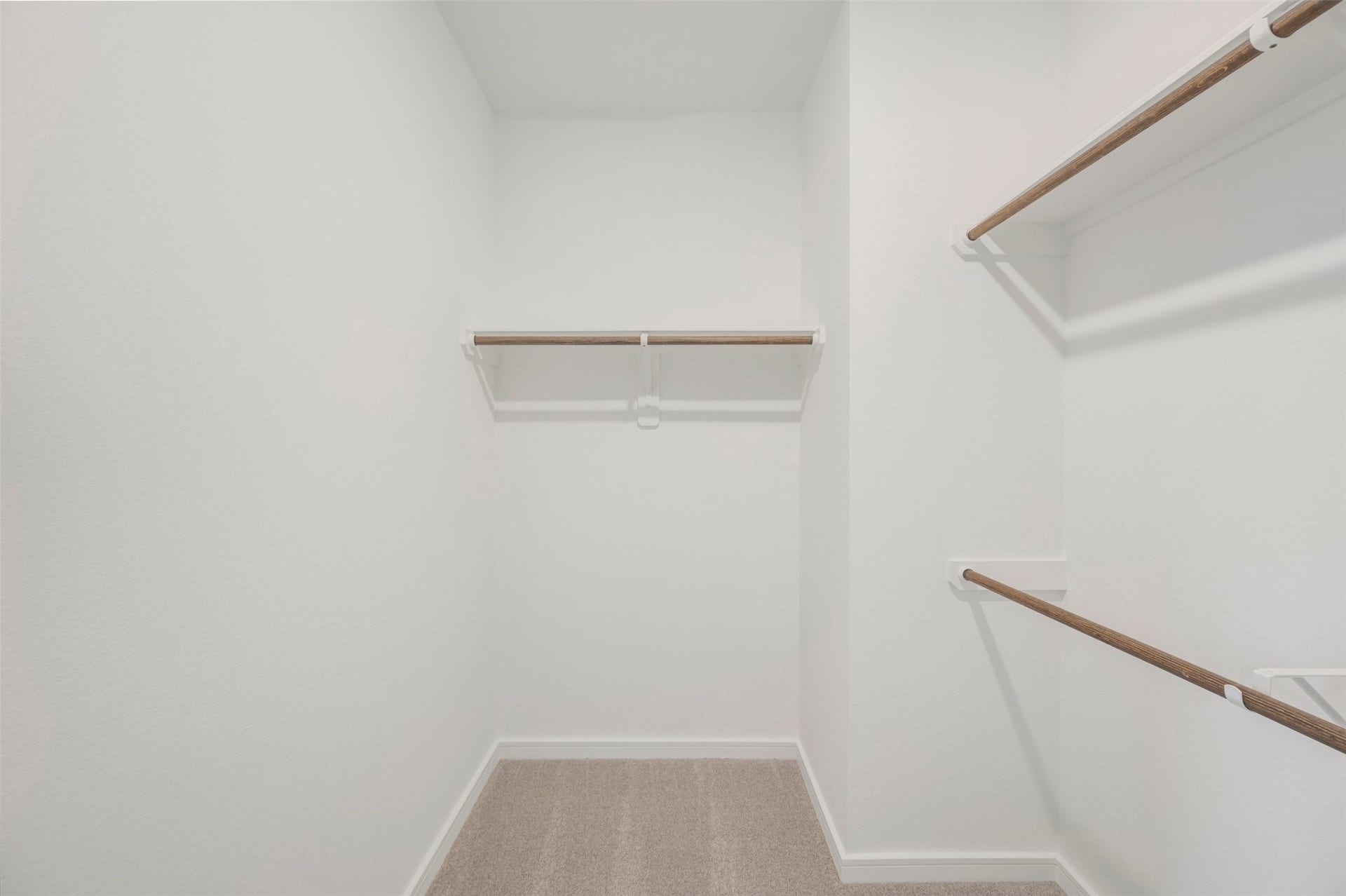 564 Day Station Drive, Dayton, TX 77535 Primary walk-in closet
