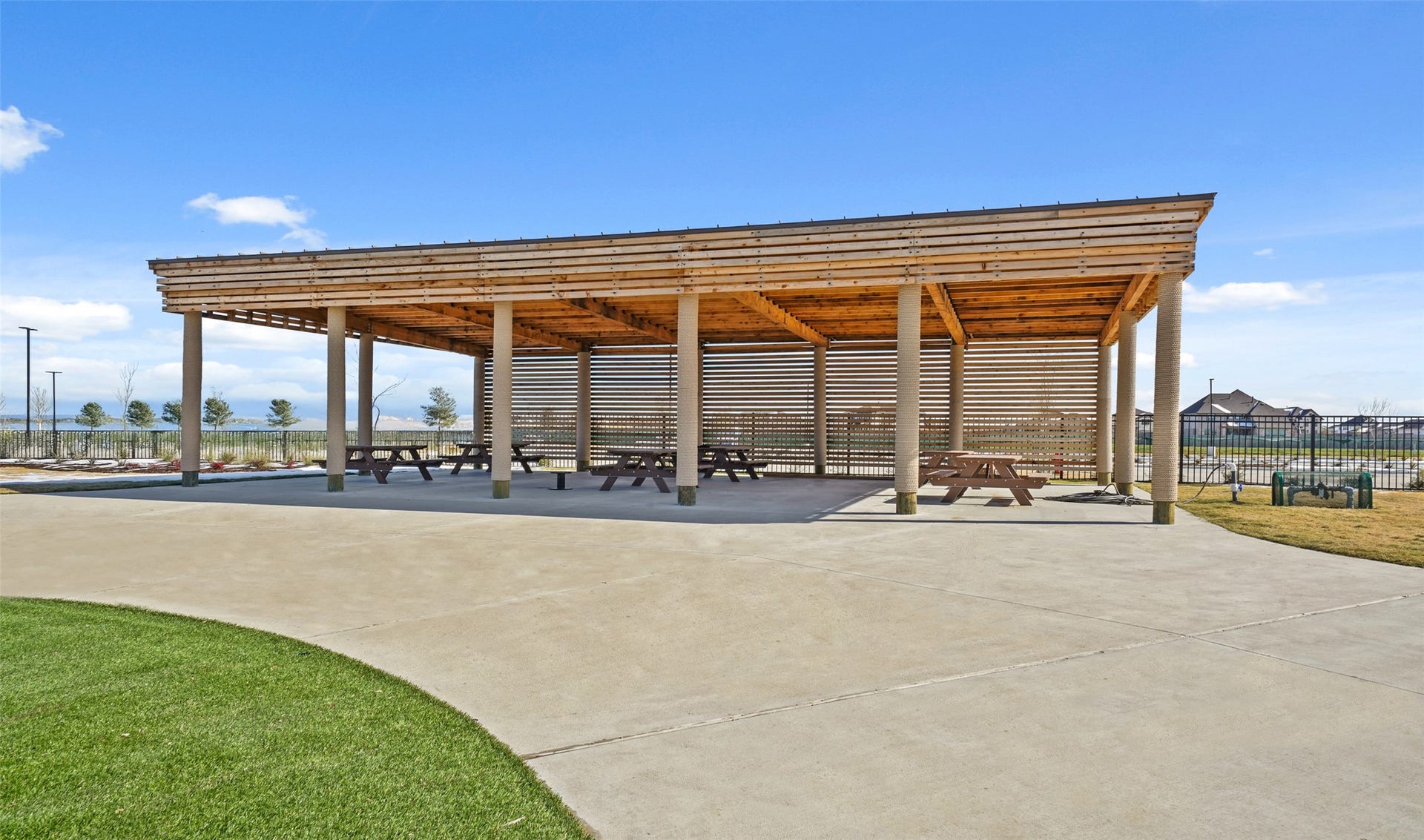 564 Day Station Drive, Dayton, TX 77535 Spacious covered pavilion with picnic tables.