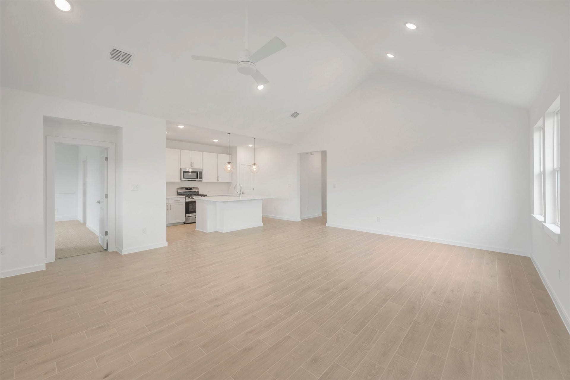 564 Day Station Drive, Dayton, TX 77535 Impressive great room and dining area