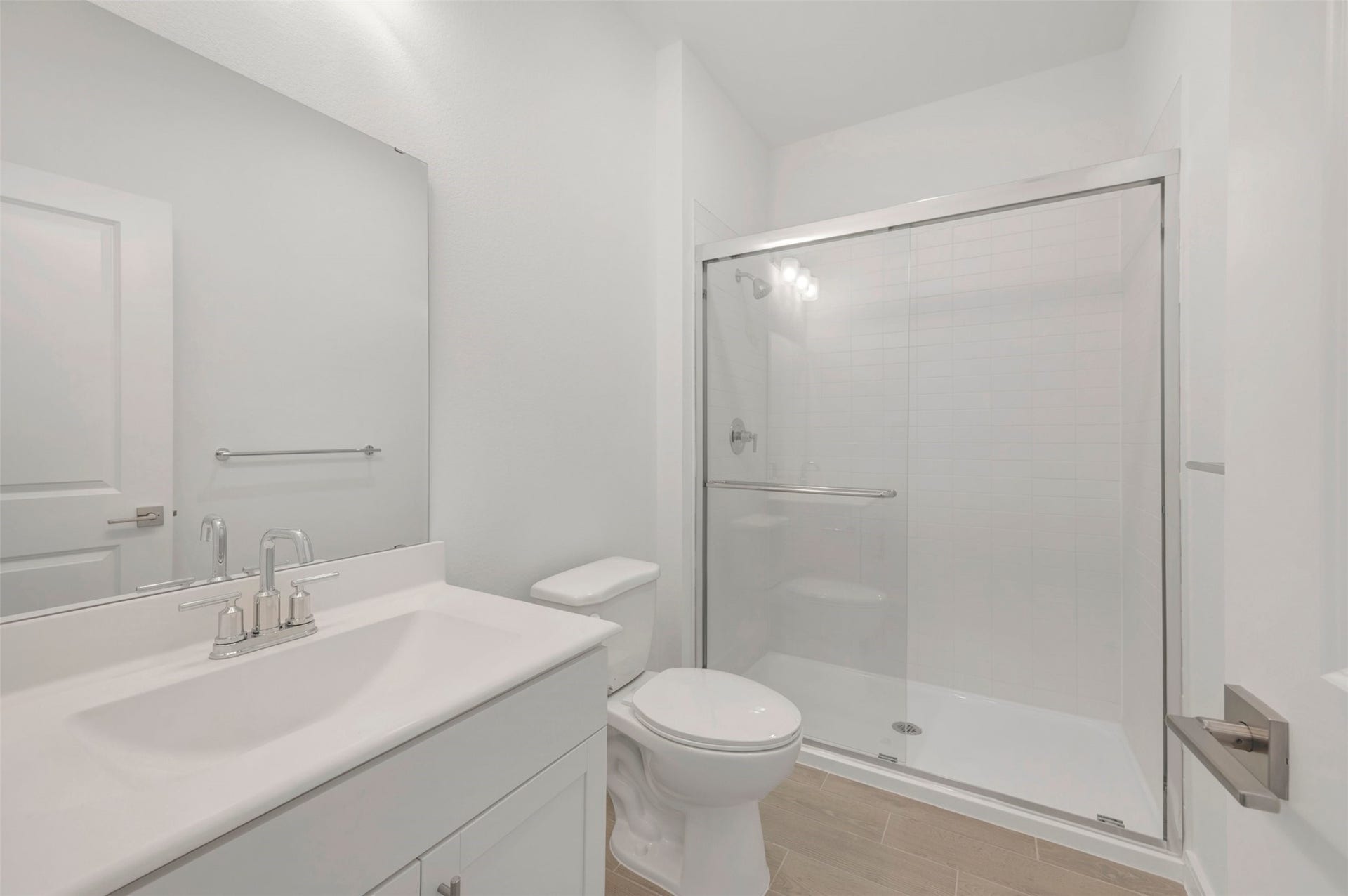564 Day Station Drive, Dayton, TX 77535 Hall bath
