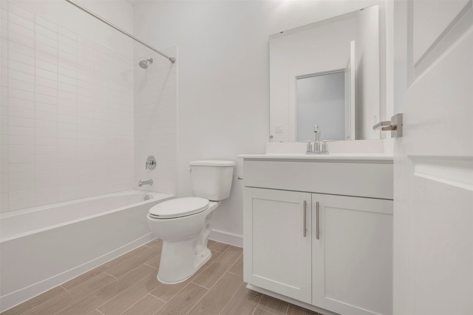 564 Day Station Drive, Dayton, TX 77535 Hall bath 2