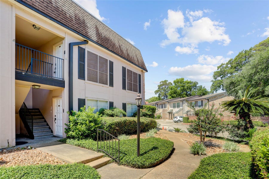 Property photo for 1807 Stoney Brook Drive, #204, Houston, TX