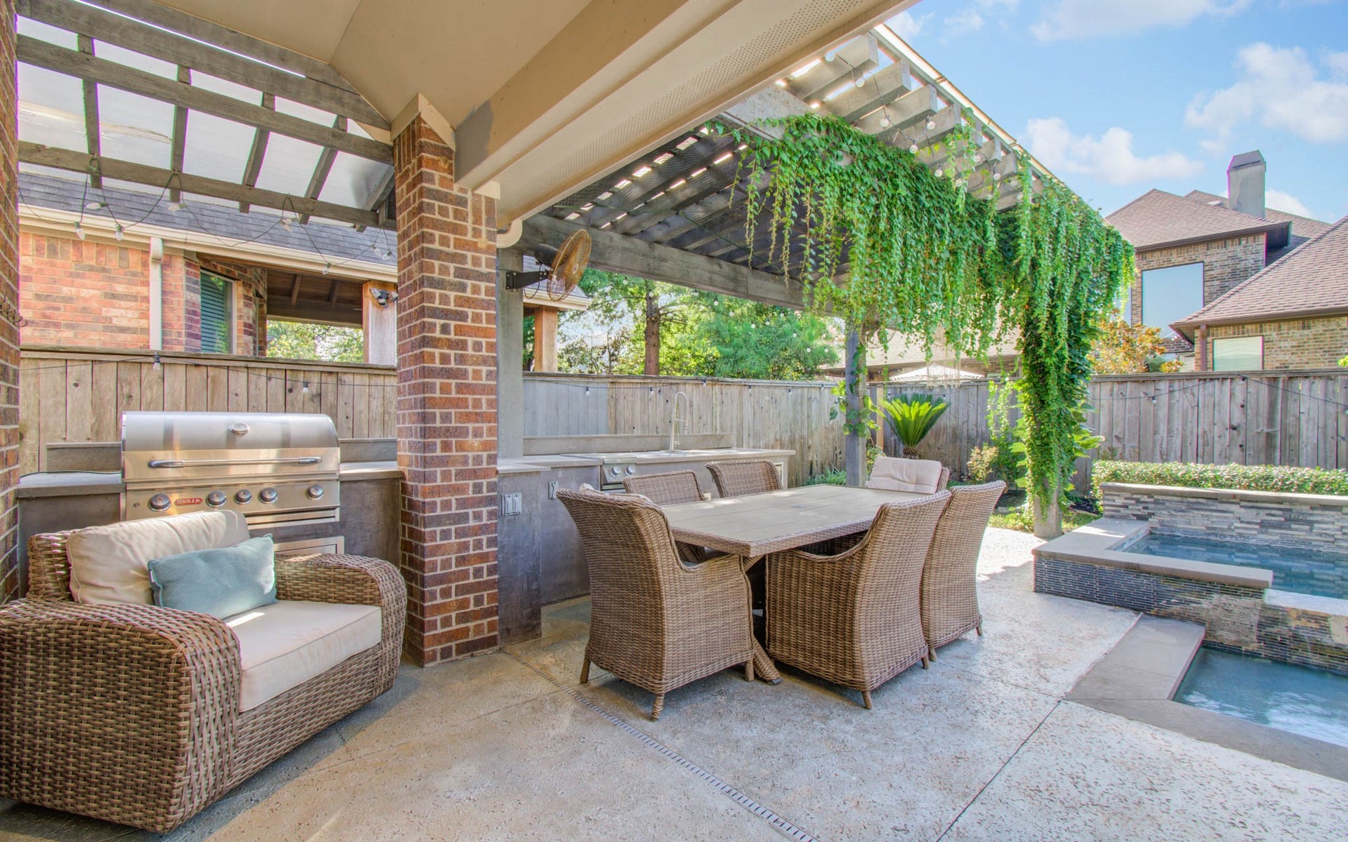 107 N Victoriana Circle, Spring, TX 77389 107 N Victoriana Circle, Spring, TX 77389