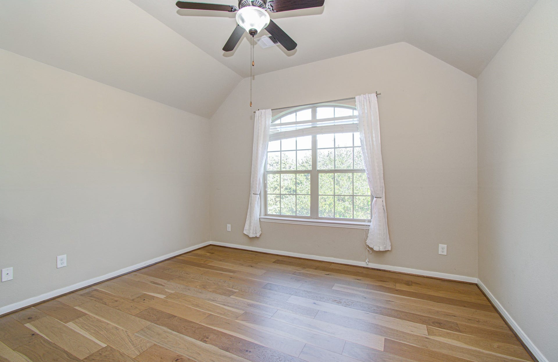 107 N Victoriana Circle, Spring, TX 77389 107 N Victoriana Circle, Spring, TX 77389