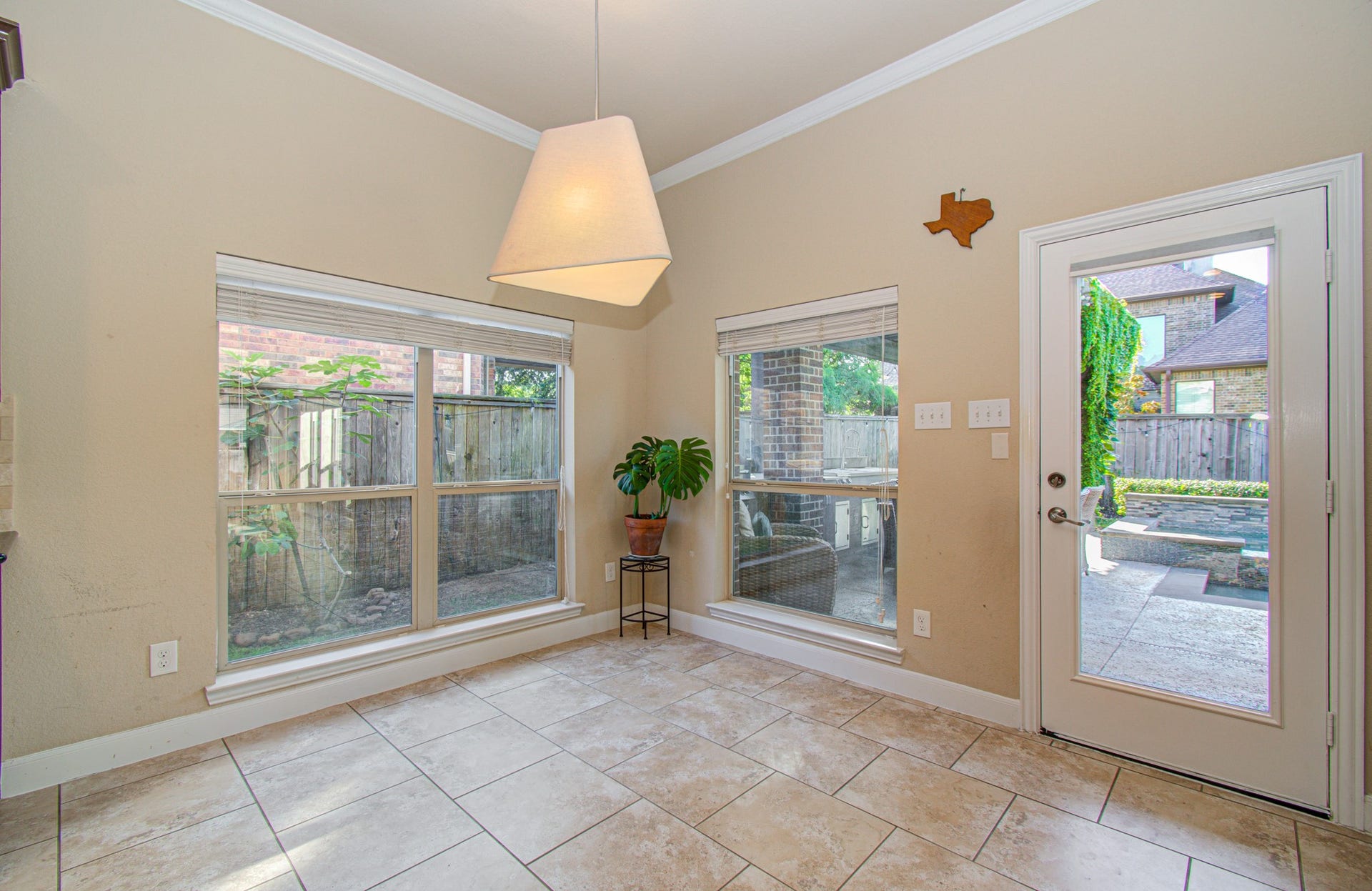 107 N Victoriana Circle, Spring, TX 77389 107 N Victoriana Circle, Spring, TX 77389