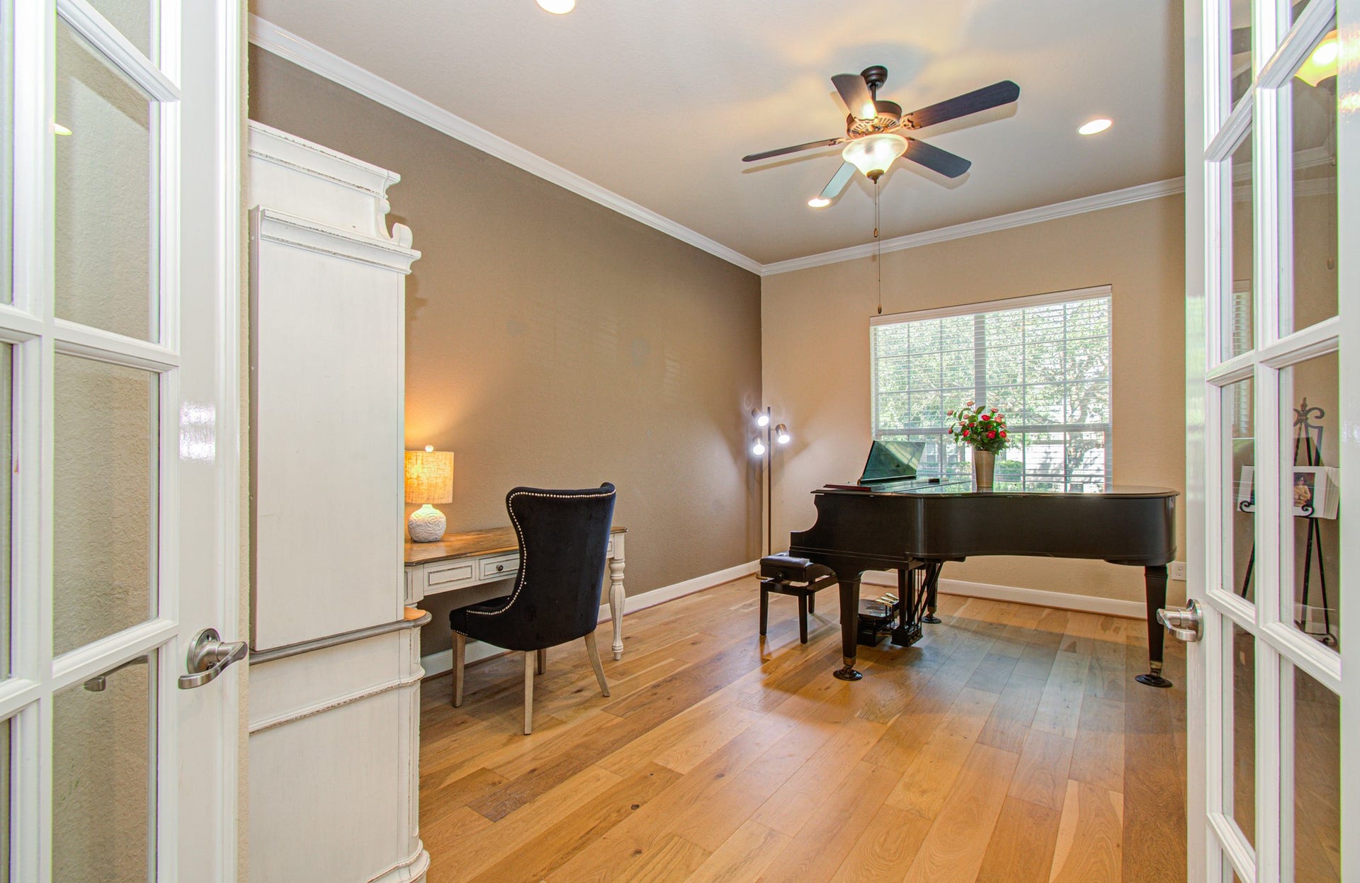 107 N Victoriana Circle, Spring, TX 77389 107 N Victoriana Circle, Spring, TX 77389