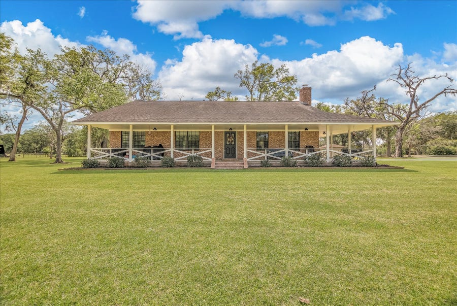 Property photo for 159 County Road 611a, Angleton, TX