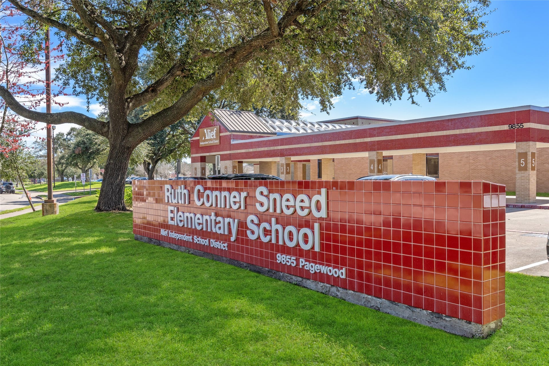 9850 Pagewood Lane, #1302, Houston, TX 77042 Located near Ruth Conner Sneed Elementary, this townhome offers easy access to a great neighborhood schoolperfect for families seeking convenience and community!