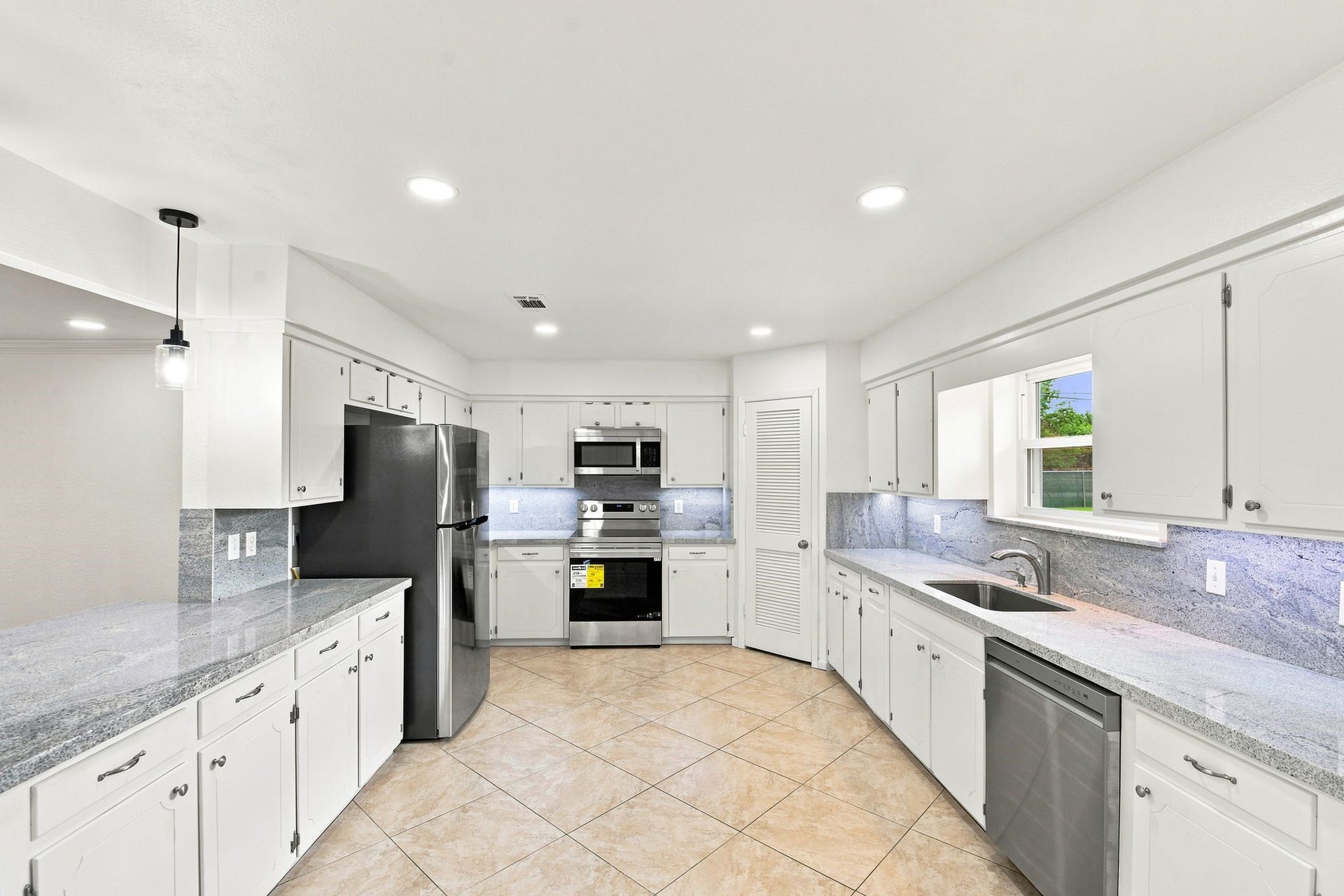 12211 3rd Street, Santa Fe, TX 77510 12211 3rd Street, Santa Fe, TX 77510