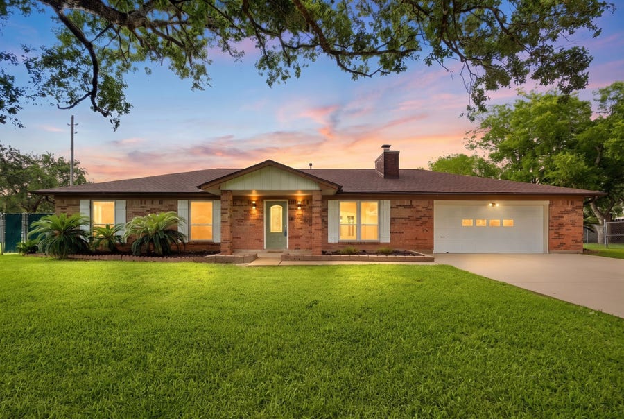 Property photo for 12211 3rd Street, Santa Fe, TX