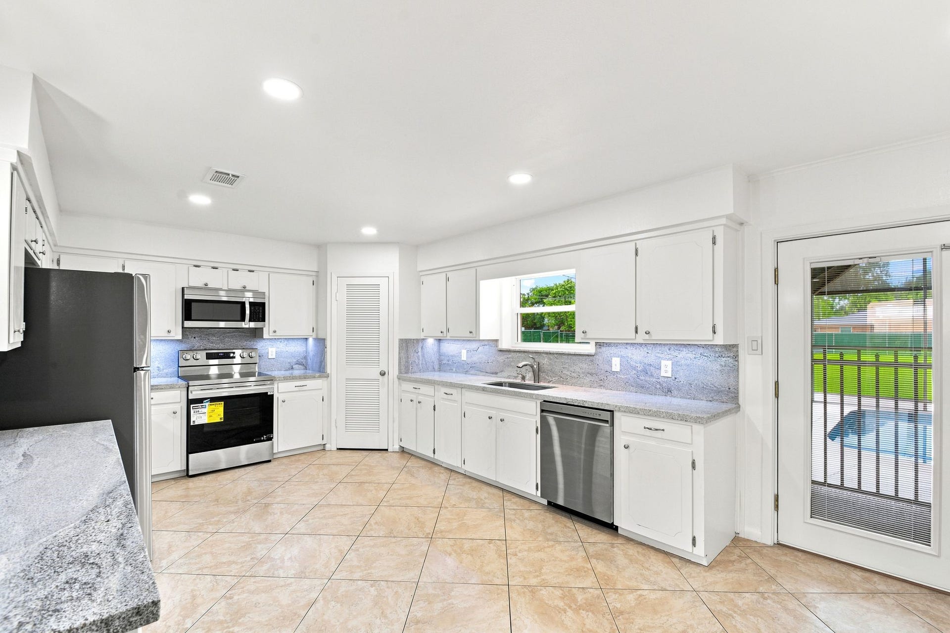 12211 3rd Street, Santa Fe, TX 77510 12211 3rd Street, Santa Fe, TX 77510