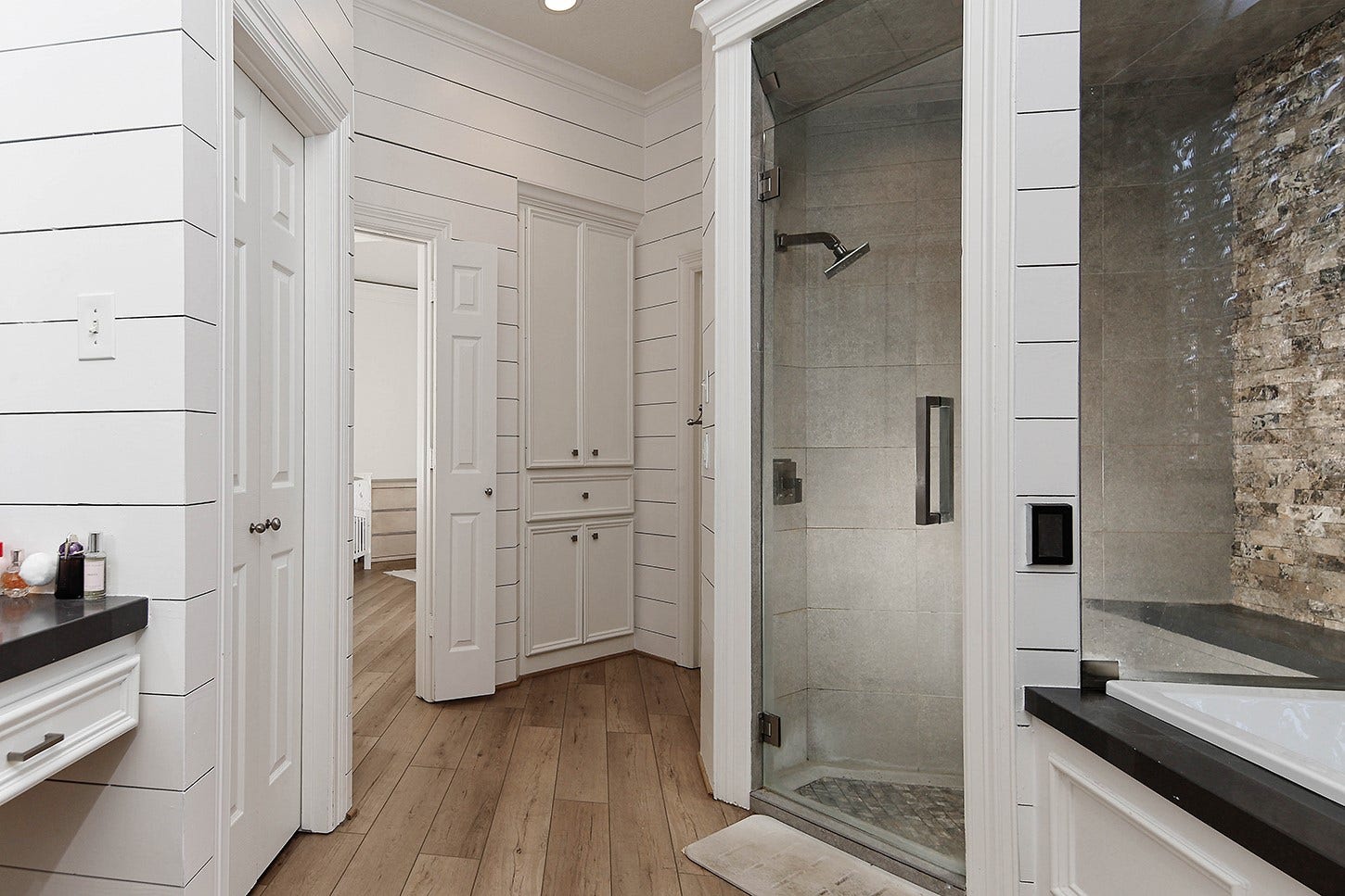 27 Acorn Cluster Court, The Woodlands, TX 77381 27 Acorn Cluster Court, The Woodlands, TX 77381
