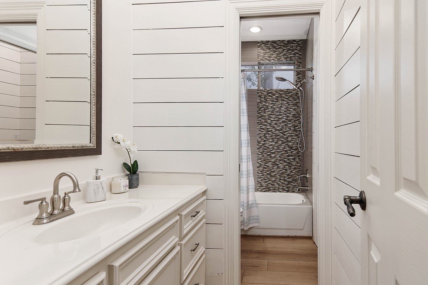 27 Acorn Cluster Court, The Woodlands, TX 77381 27 Acorn Cluster Court, The Woodlands, TX 77381