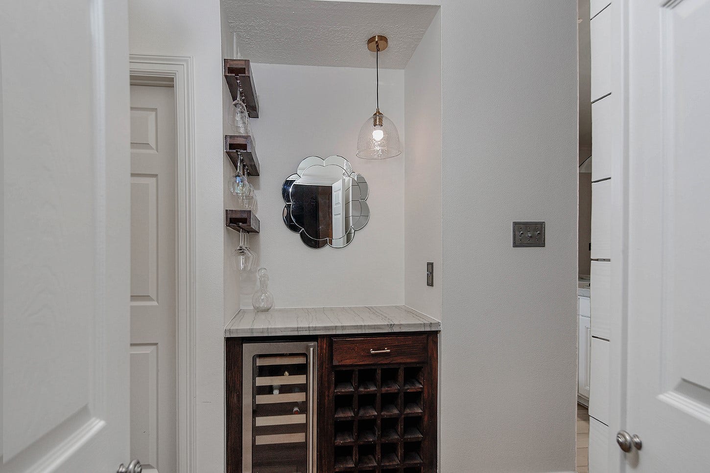 27 Acorn Cluster Court, The Woodlands, TX 77381 27 Acorn Cluster Court, The Woodlands, TX 77381