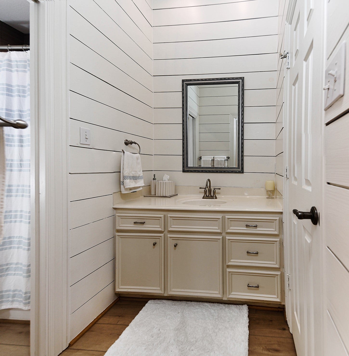 27 Acorn Cluster Court, The Woodlands, TX 77381 27 Acorn Cluster Court, The Woodlands, TX 77381